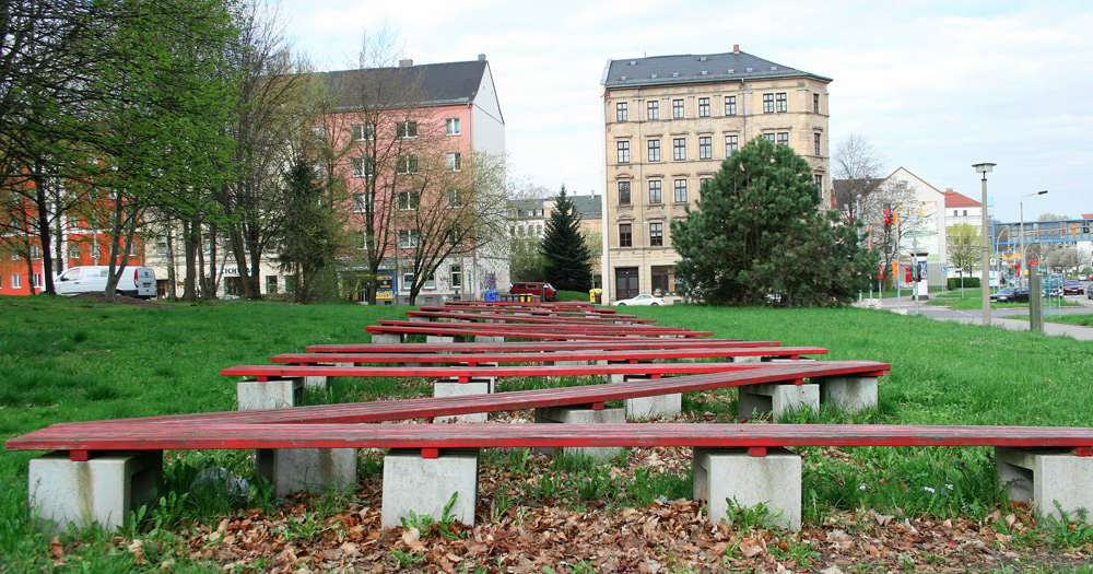 NIMM PLATZ 120m lange Sitzbank in Chemnitz