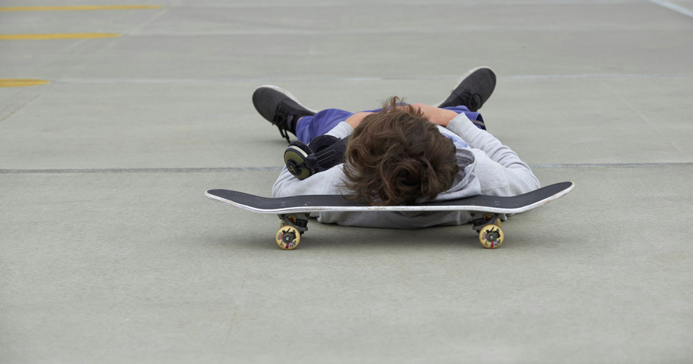 Junge mit Skateboard | © Uwe Schinkel