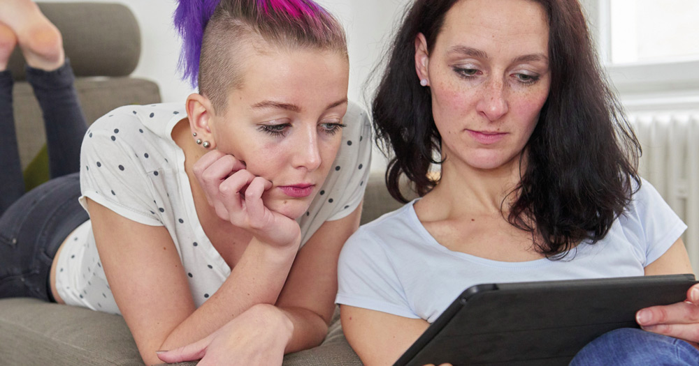 Kinder- und Jugendtelefon | Mutter und Tochter | © Uwe Schinkel